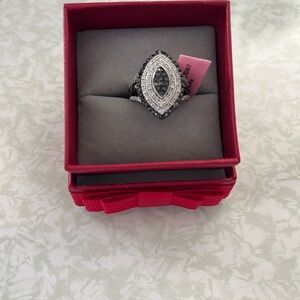 Elegant  Diamond S925 sterling Silver and Black Women's Ring